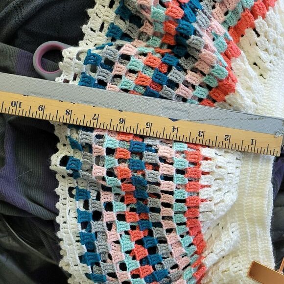 My beachy side sits in hip.hand crochet skirt - Picture 5 of 5